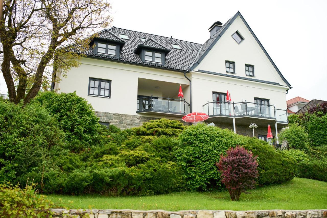 Haus Aussicht - Ferienwohnungen Velden Velden am Wörthersee Exterior photo